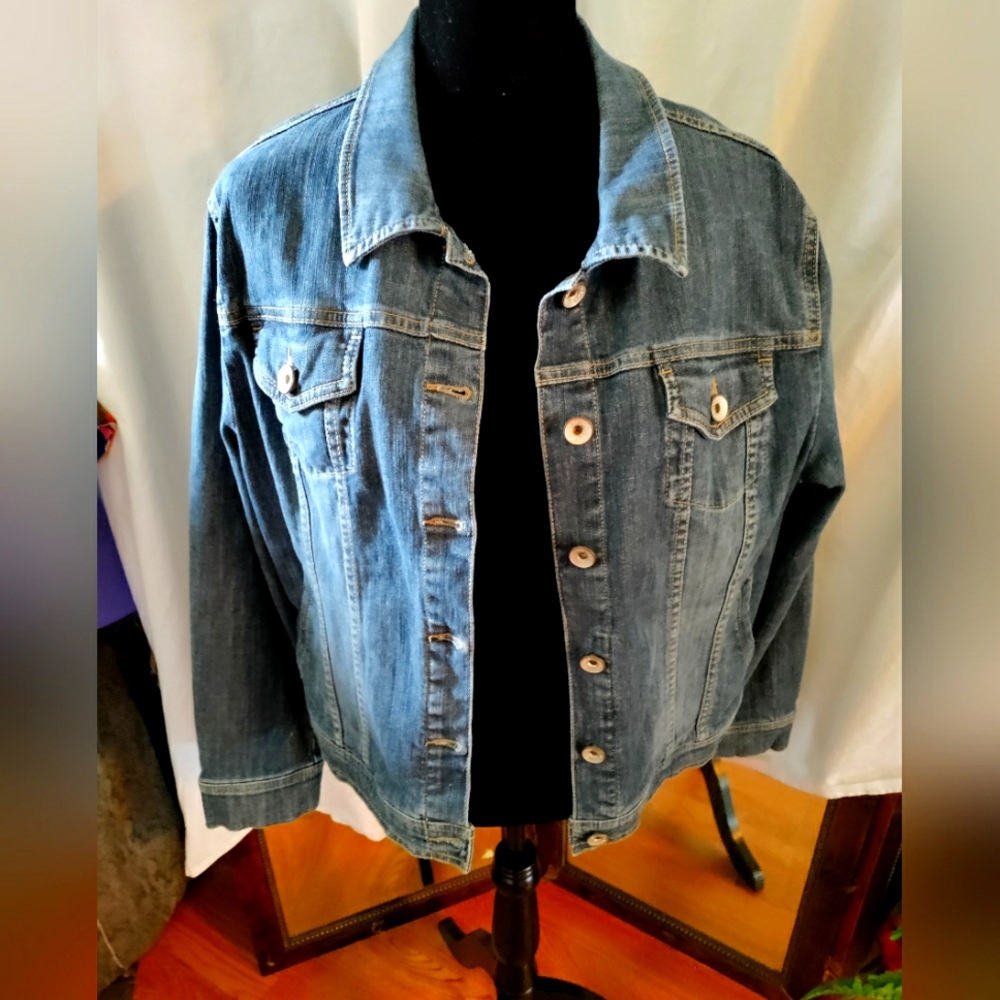 Merona Classic Denim Jacket XXL Lightweight Pre-owned Excellent Condition.